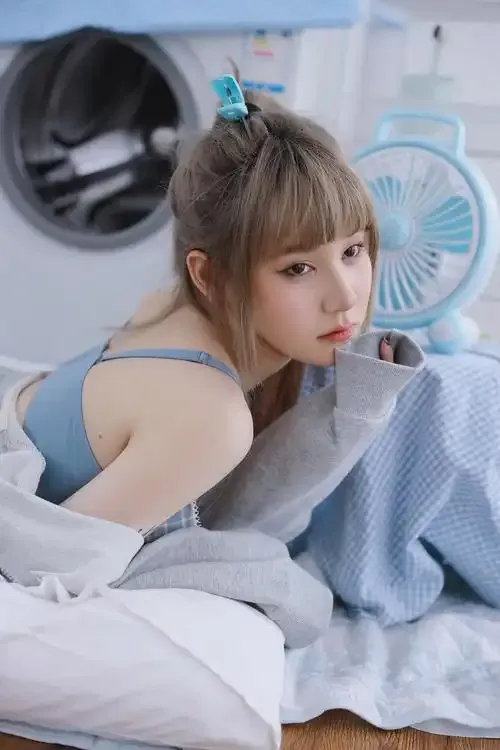 黄色直播间b用户头像展示图